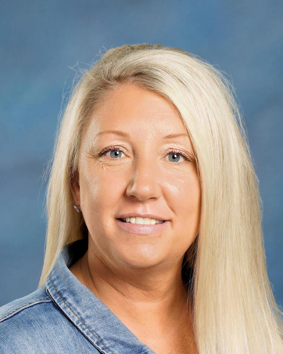 Nicole Nalbono - Student Advisor 